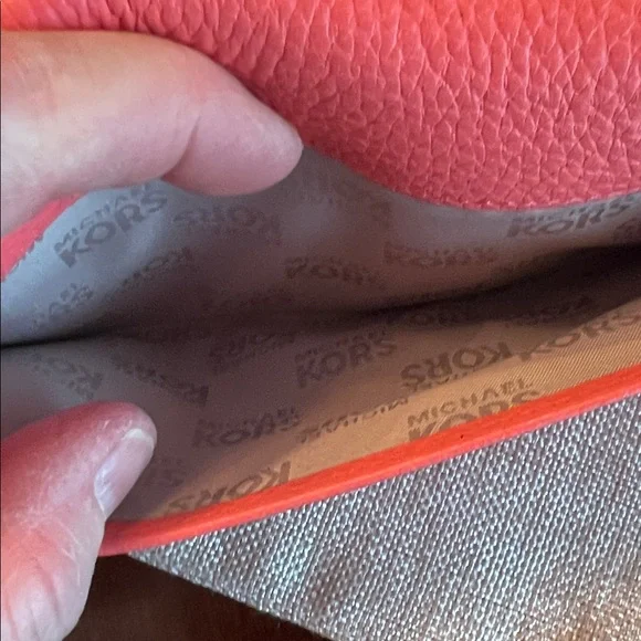 Michael Kors Coral Pink Pebbled Leather MK Circle Logo Wallet buttery Leather! - Picture 5 of 16